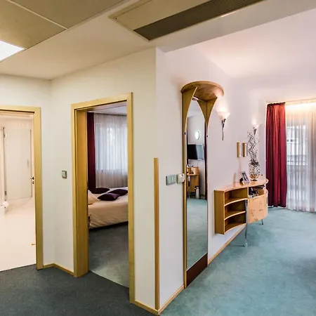 Set Hotel 4*