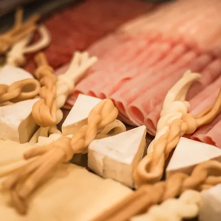 Set Hotel