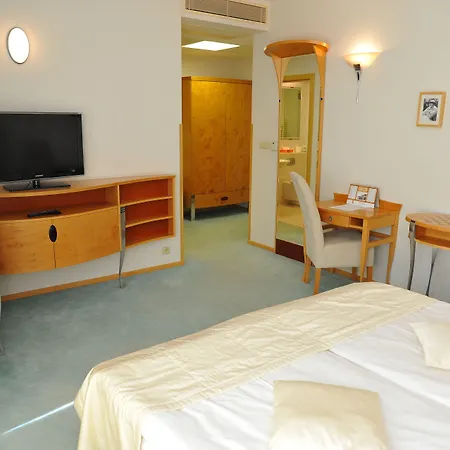 Set 4* Bratislava