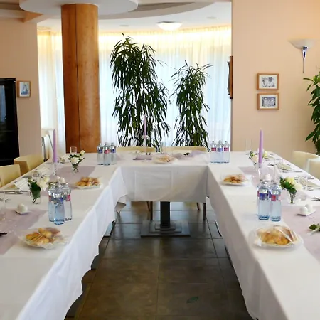 Set Hotel
