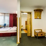 Set Hotel